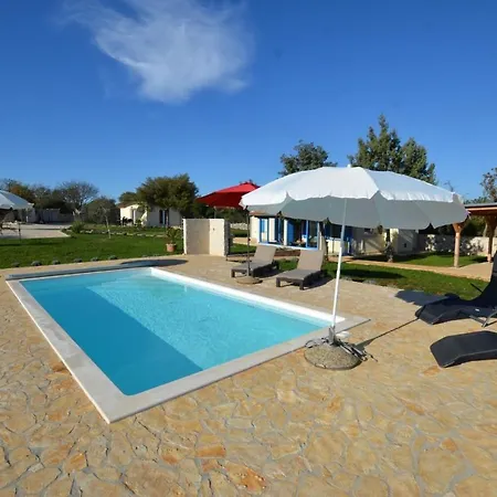 Family Friendly House With A Swimming Pool - 20869 *