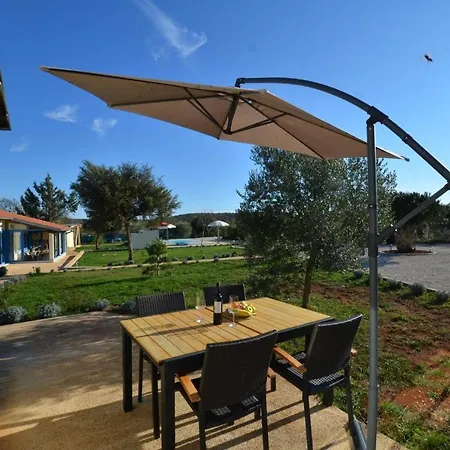 Vakantiehuis Family Friendly House With A Swimming Pool - 20869 Rovinj